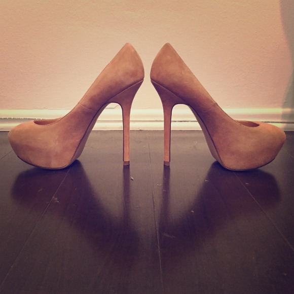 Tan suede report platform pumps