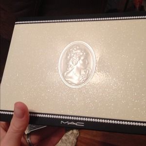 Mac LE sparkle box (CARDBOARD BOX only)