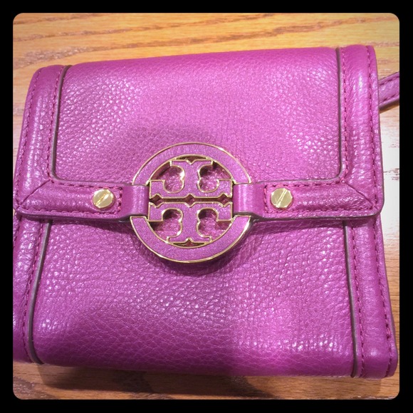 Tory Burch Amanda wallet. Fuschia. Mint condition!