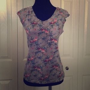 Stylish floral t-shirt with zipper detail