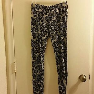Black and white floral leggings