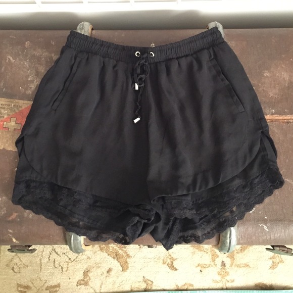Flowy Black High Wasted Shorts