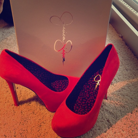 👠Jessica Simpson Tomato Red Pumps👠