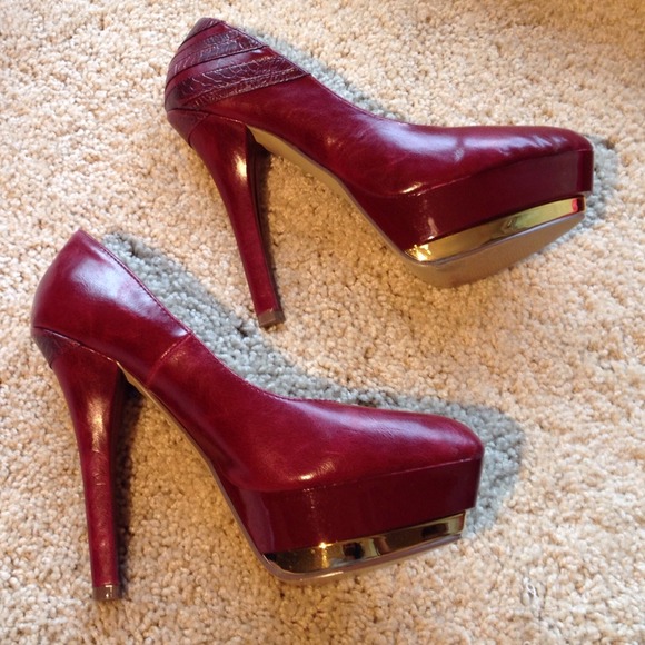 🌹London🌹Red/Burgundy Heels - Picture 2 of 3