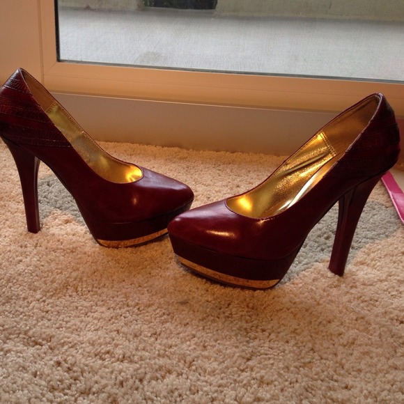 🌹London🌹Red/Burgundy Heels - Picture 3 of 3