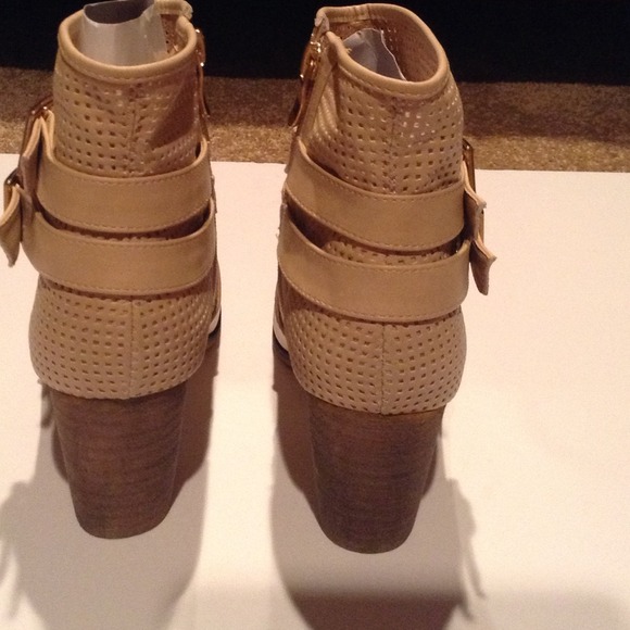 Ankle length boots NIB HP Gifted to Alicia ❌❌❌❌❌❌ - Picture 2 of 4