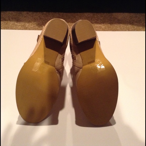 Ankle length boots NIB HP Gifted to Alicia ❌❌❌❌❌❌ - Picture 3 of 4