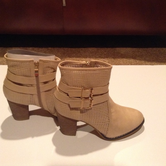 Ankle length boots NIB HP Gifted to Alicia ❌❌❌❌❌❌ - Picture 4 of 4