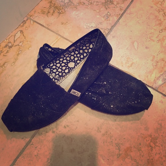 Sparkly black toms
