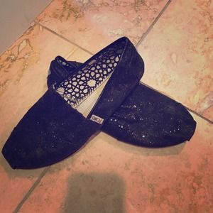 Sparkly black toms