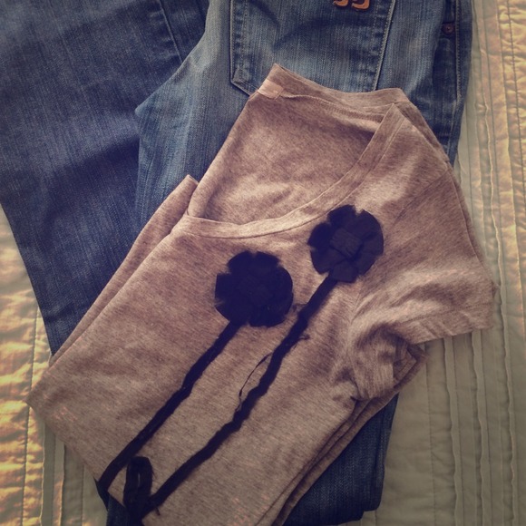 J. Crew Tops - J. Crew Flower Tee 🌸