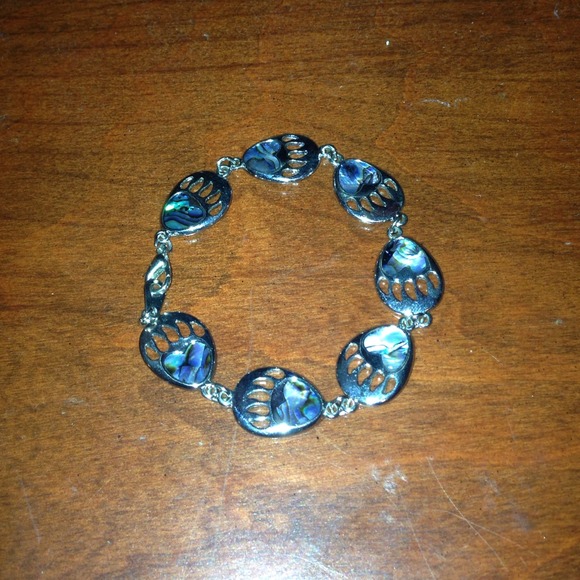Free Paw Bracelet with purchase