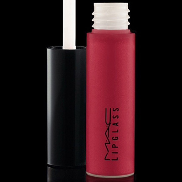 Sold.....💋MAC LIPGLASS 💄