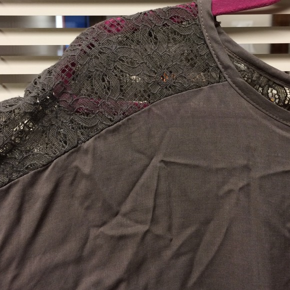 🆕 Tie at the waist top. - Picture 2 of 5