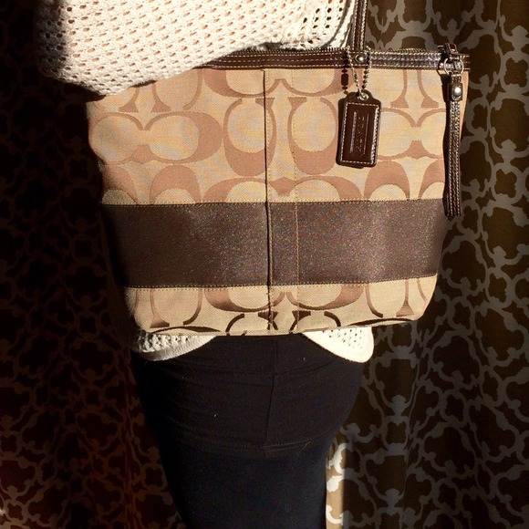 Authentic Coach Tote - Picture 3 of 4