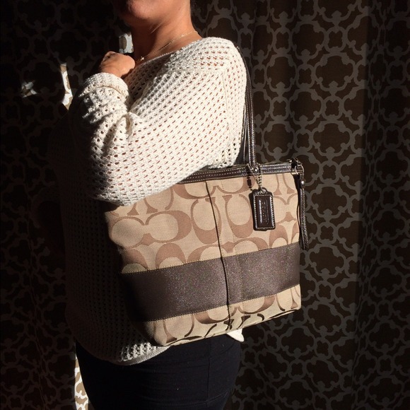 Authentic Coach Tote - Picture 4 of 4