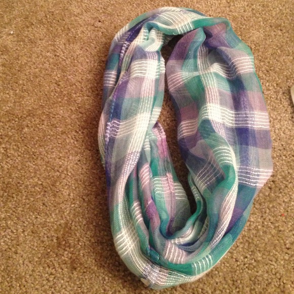 ❌SOLD❌Scarfs - Picture 3 of 3