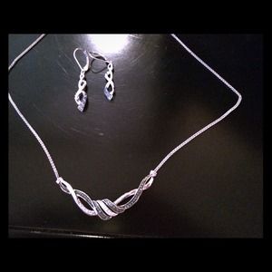 ✨SOLD✨✨Blue & White Diamond Set✨