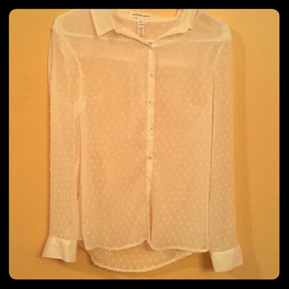 Creme/white 100% polyester.blouse