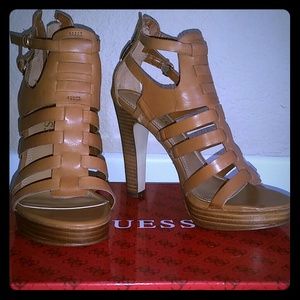 😍GUESS gladiator tan heel