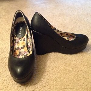 Madden Girl Wedges