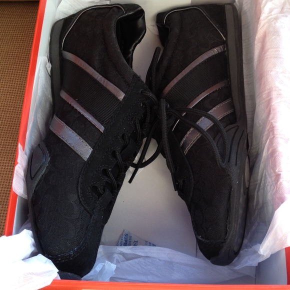 Brand New Unworn pair of Coach Shores