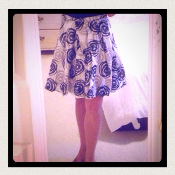 ✅SOLD✅ Gap navy/gray swirl print bubble skirt - Picture 2 of 4