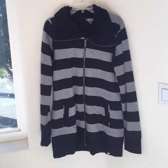 ✨Long black and grey stripped roxy sweater ✨