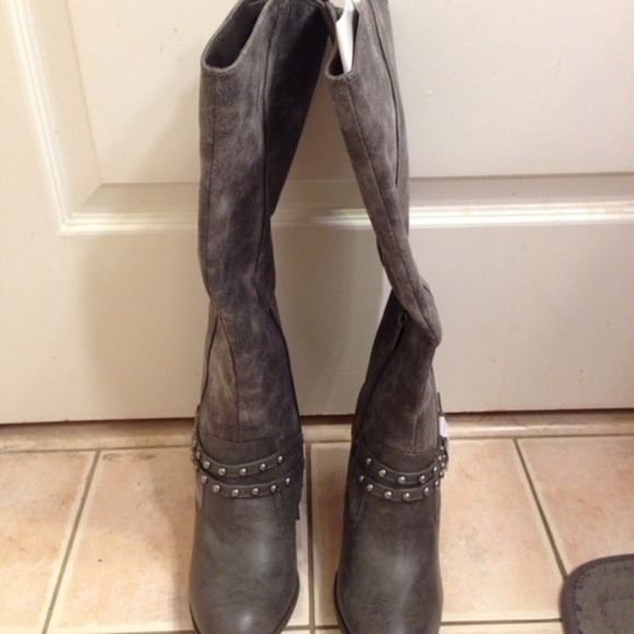 SOLD NEW knee high boots - Picture 2 of 3