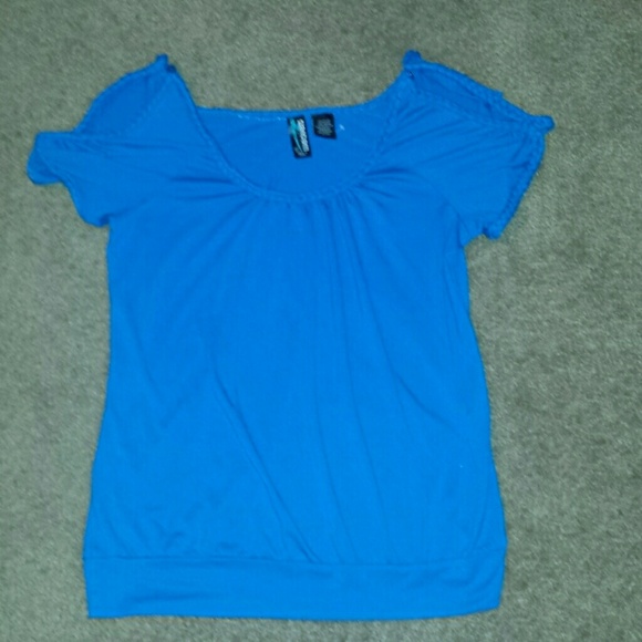 Cold shoulder top