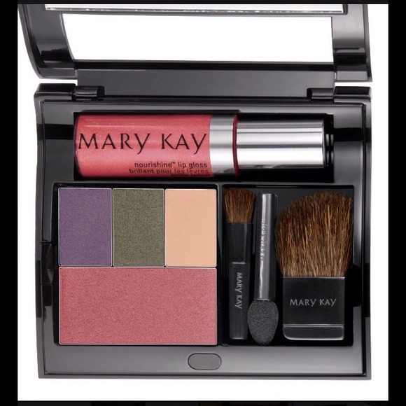Mary Kay compact