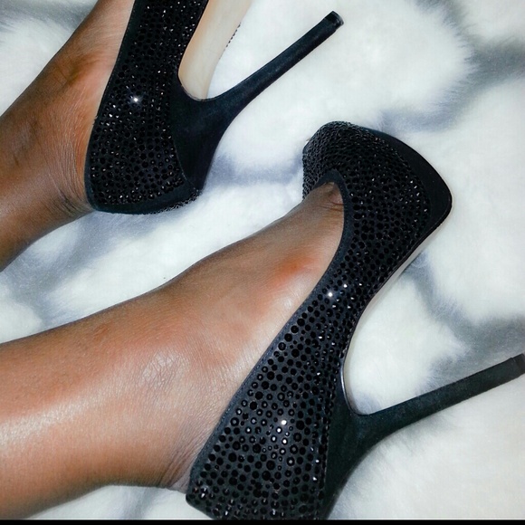 Shoes - Picture 2 of 4