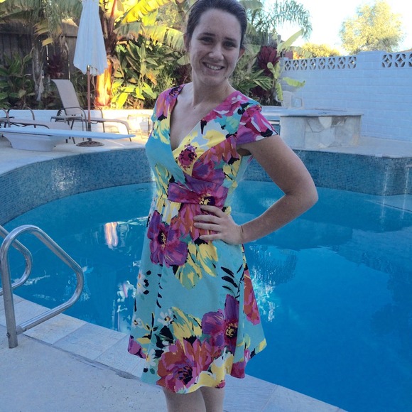 🎉2X HP🎉NWOT Turquoise Floral Faux Wrap Tea Dress