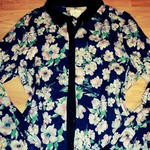 *FLASH SALE! *🌻🌺Floral button up🌺🌻