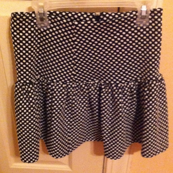 High wasted polka dot skirt