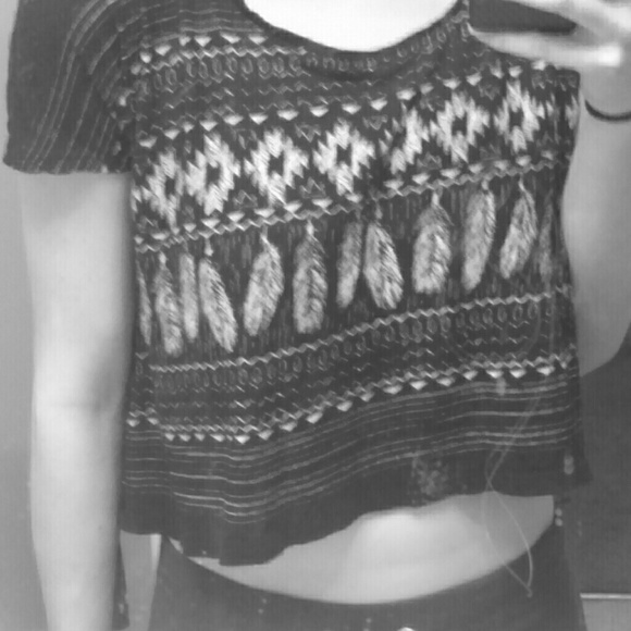 Empyre crop top black and white