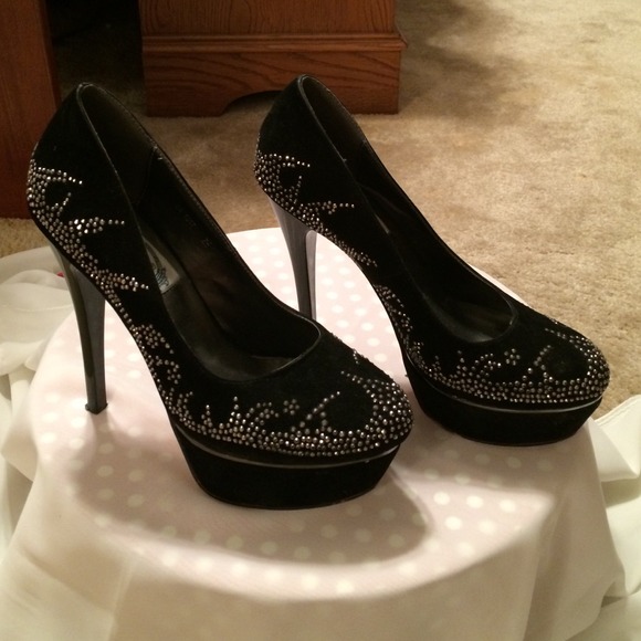 Shoes - Picture 2 of 3