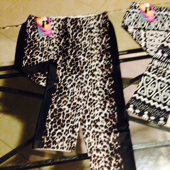 Leggings one size- ON SALE! Each one just $9.00 - Picture 1 of 3