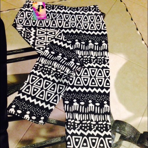 Leggings one size- ON SALE! Each one just $9.00 - Picture 2 of 3