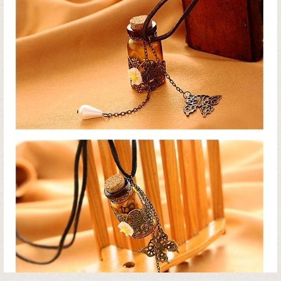 🆕  Glass Bottle Necklace - Picture 2 of 3