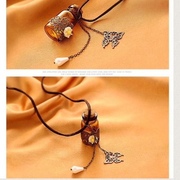 🆕  Glass Bottle Necklace - Picture 3 of 3