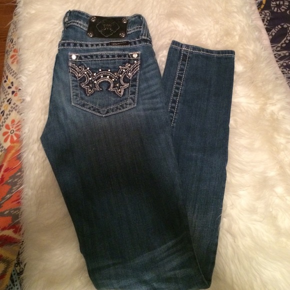 ❤️PRICE REDUCED ❤️studded Skinny Jeans