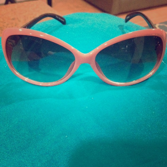 Dark pink sun glasses