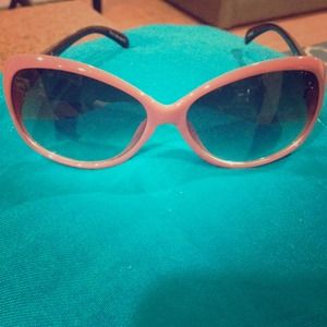 Dark pink sun glasses