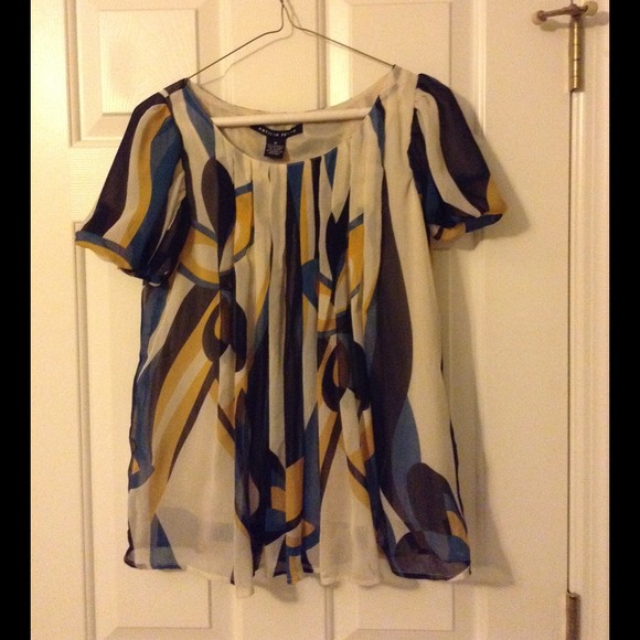 Colorful blouse - flowing