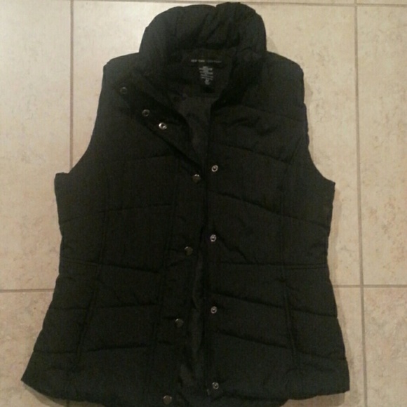 Black puff vest
