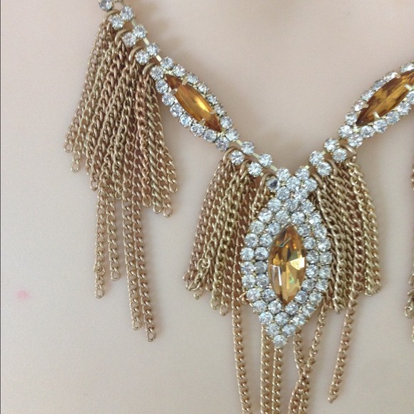 NWT Tinley Road Piperlime fringe necklace