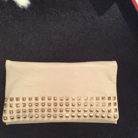 Daniel Espinosa- beige clutch/shoulder bag w/studs - Picture 2 of 4