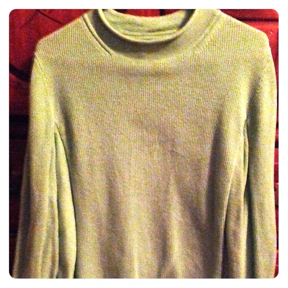 Light weight sweater