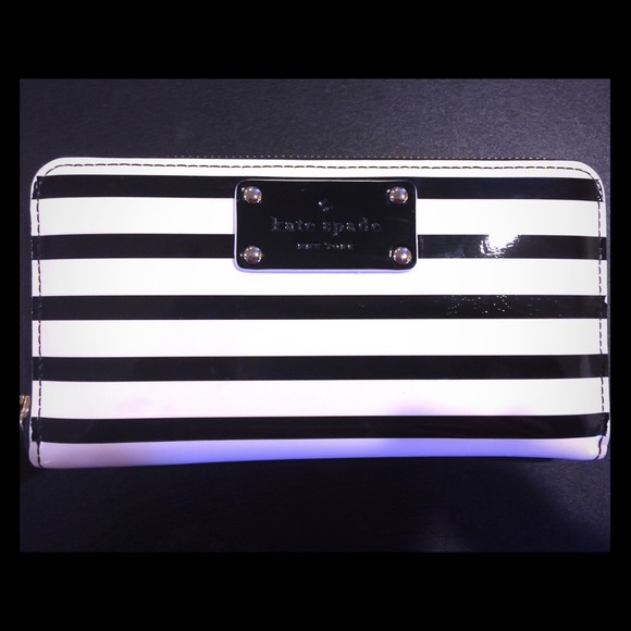 Kate Spade wallet Black & White patent leather ♠️